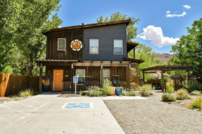 Moab Digs - Your Downtown Basecamp!